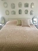 Roze HOLY MANDALA bedovertrek 230 x 230 cm, 90,5